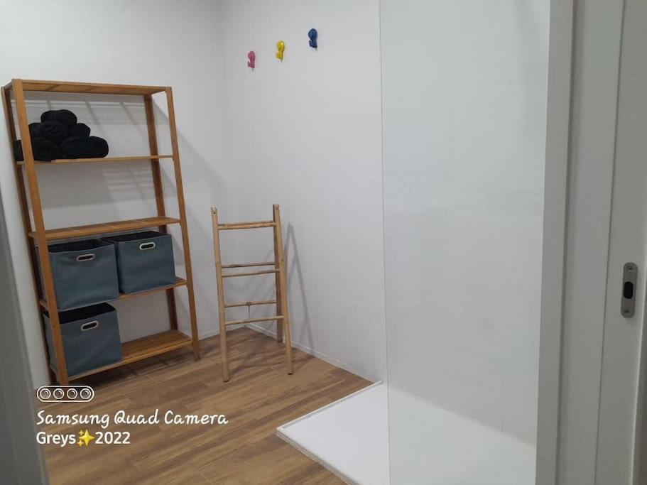 Apartamento Nuevo Cerca De La Playa Y Del Centro Valencia Bagian luar foto