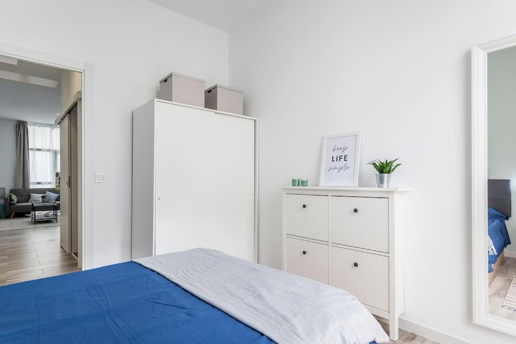 Apartamento Nuevo Cerca De La Playa Y Del Centro Valencia Bagian luar foto