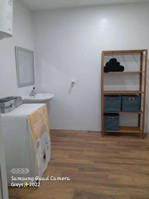 Apartamento Nuevo Cerca De La Playa Y Del Centro Valencia Bagian luar foto